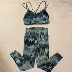 Old Navy 7/8 length Blue Watercolor Balance Leggings